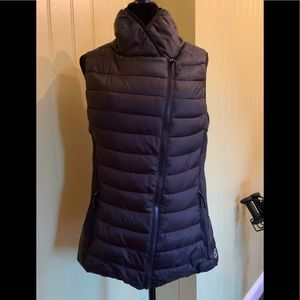 Champion Women's Puffer Asymmetric Vest - Black